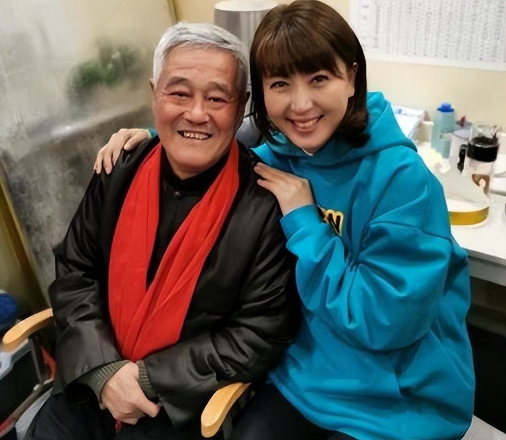 闫学晶的老公是谁(“二人转女王”闫学晶：两段婚姻三个孩子，两任丈夫都是二婚)