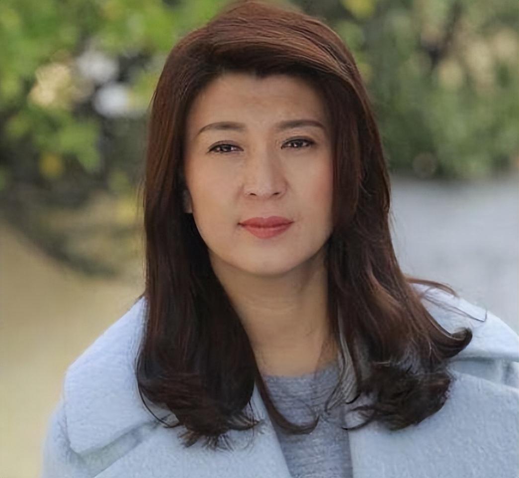 闫学晶的老公是谁(“二人转女王”闫学晶：两段婚姻三个孩子，两任丈夫都是二婚)