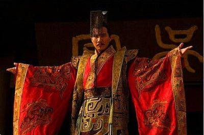 ​赢政是谁的儿子（现代人为什么叫秦始皇为嬴政，而把他的儿子叫扶苏和胡亥？）