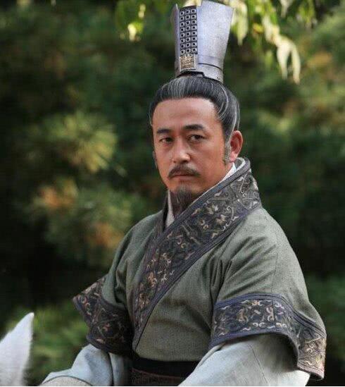 赢政是谁的儿子（现代人为什么叫秦始皇为嬴政，而把他的儿子叫扶苏和胡亥？）