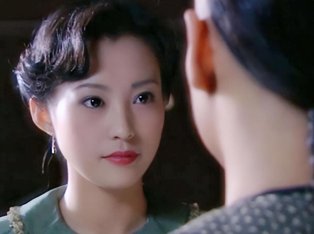 演员郝蕾：二婚嫁圈外老公刘烨，生下双胞胎，离异后生活状况如何