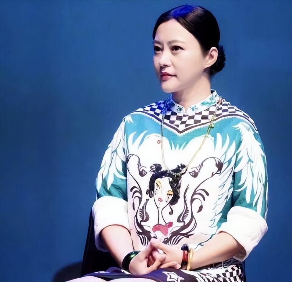 演员郝蕾：二婚嫁圈外老公刘烨，生下双胞胎，离异后生活状况如何