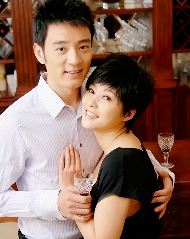 演员郝蕾：二婚嫁圈外老公刘烨，生下双胞胎，离异后生活状况如何
