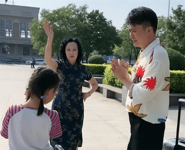 杨帆简历及个人资料简介(央视主持人杨帆近况)