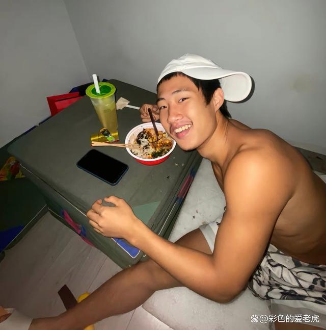 于文亮10天涨粉100万 本人回应：要快乐，不要广子