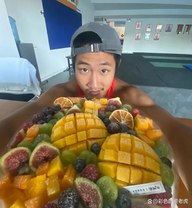 于文亮10天涨粉100万 本人回应：要快乐，不要广子