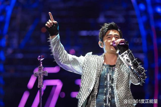 周杰伦演唱会前黄牛集体退票 因强实名制无法过户，粉丝集体叫好！
