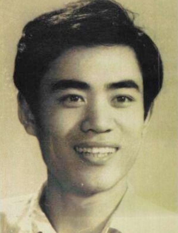 与初恋恩爱41年的老戏骨陈宝国，如今最大心病就是不火的演员儿子