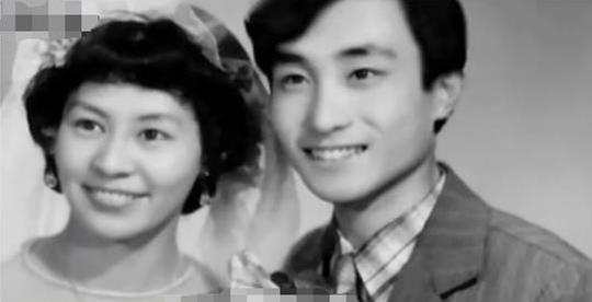 出道30年的巩汉林，不负干妈赵丽蓉不负结发妻，但明星儿子却让他担忧
