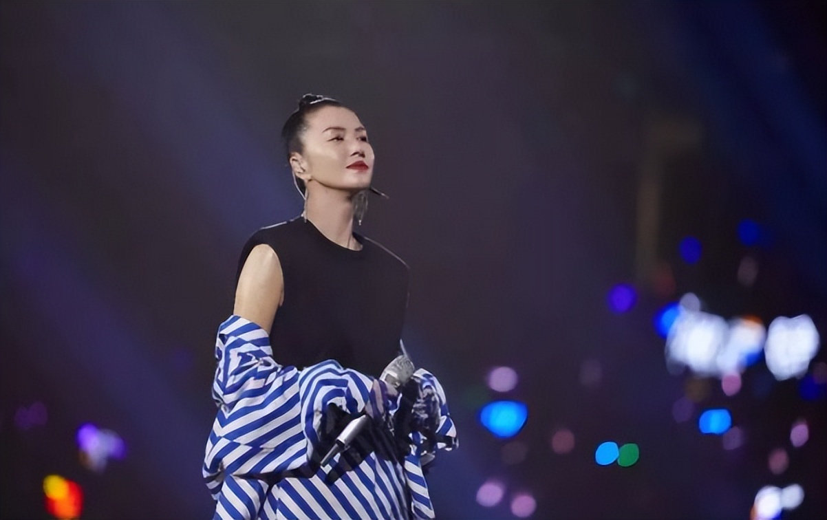 “民族摇滚乐女王”谭维维：错失超女冠军后，用12年完成了蜕变