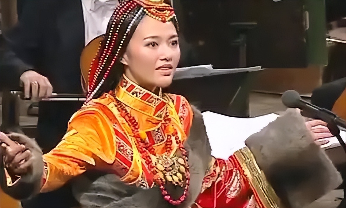 “民族摇滚乐女王”谭维维：错失超女冠军后，用12年完成了蜕变