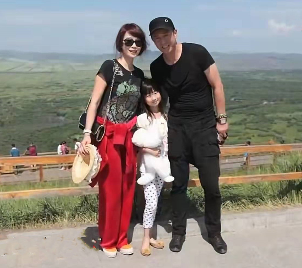 汪正正：最穷时追求妻子，结婚20年成“宠妻狂魔”，一家三口幸福