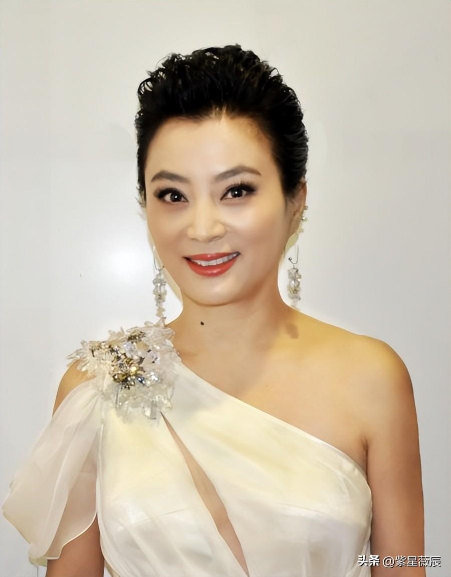 和丈夫离婚后嫁给犹太人的李玲玉，过着AA制生活，却直言很享受