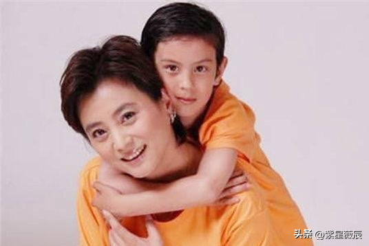 和丈夫离婚后嫁给犹太人的李玲玉，过着AA制生活，却直言很享受