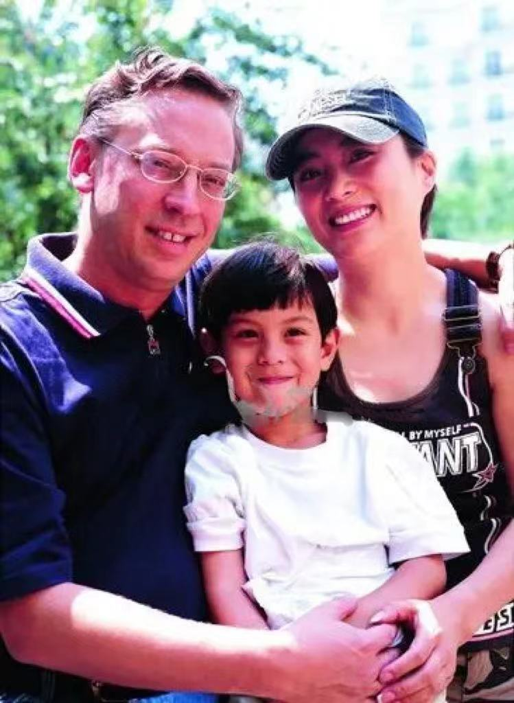 和丈夫离婚后嫁给犹太人的李玲玉，过着AA制生活，却直言很享受