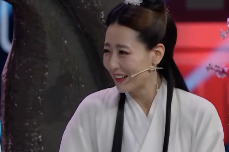 曾被成龙提携英皇力捧的白冰，如今成为单身妈妈，她经历了什么？