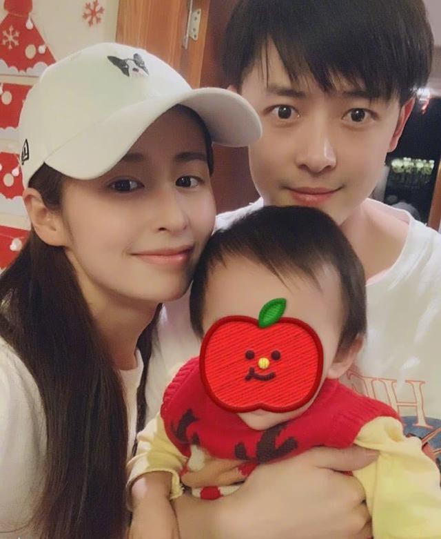 与丈夫AA制的颖儿，父母为了她分居7年，她生完孩子9天就复出拍戏