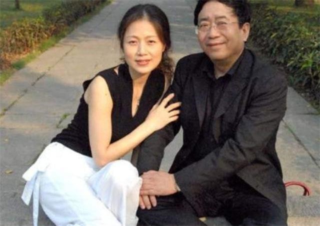 余秋雨：糟糠之妻打工赚钱养家，大红之后被抛弃，娶“唐僧母亲”