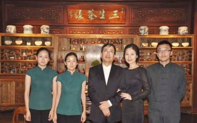 余秋雨：糟糠之妻打工赚钱养家，大红之后被抛弃，娶“唐僧母亲”