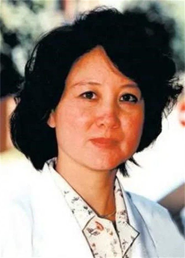 余秋雨：糟糠之妻打工赚钱养家，大红之后被抛弃，娶“唐僧母亲”