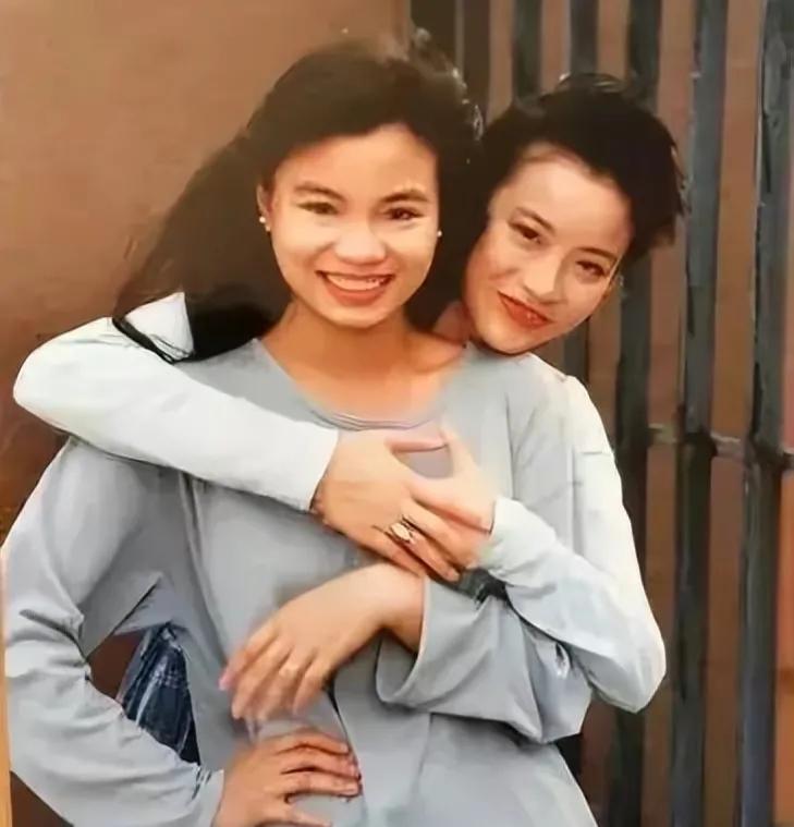 一手捧红谢霆锋的霍汶希，坚持未婚生女，她的故事比想象中精彩！