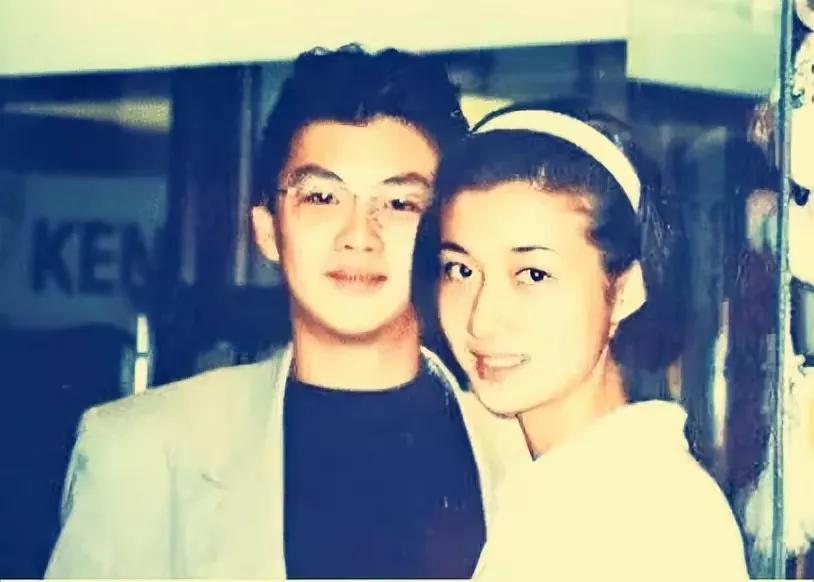 一手捧红谢霆锋的霍汶希，坚持未婚生女，她的故事比想象中精彩！