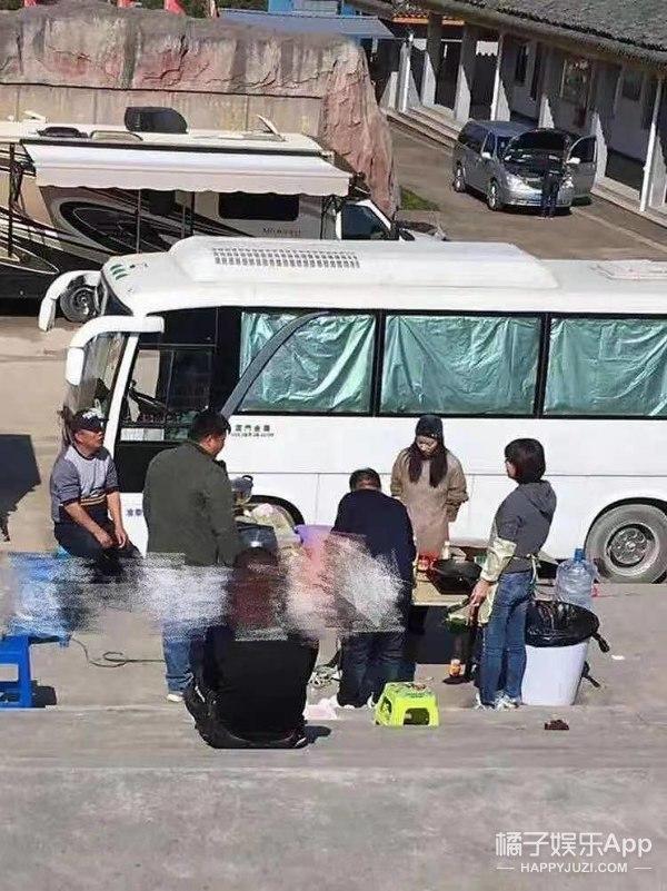 粉丝手撕工作室？唐嫣只参加品牌活动不拍戏，85花就她没事业心？