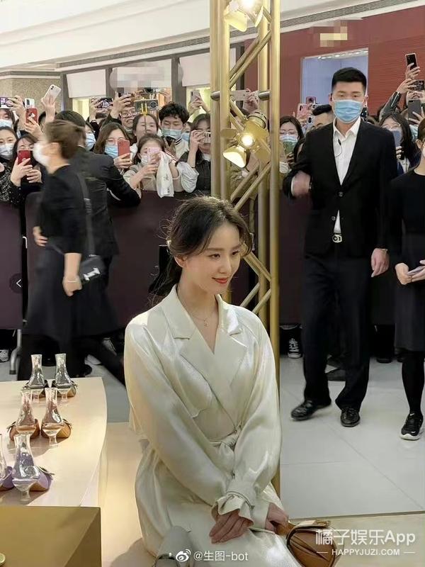 粉丝手撕工作室？唐嫣只参加品牌活动不拍戏，85花就她没事业心？