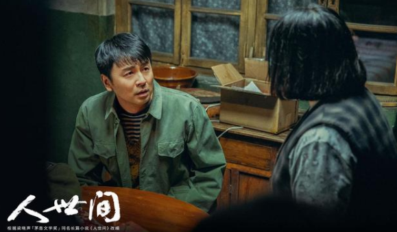苦熬6年演技才走红的雷佳音，娶同学为妻，家庭幸福成人生赢家