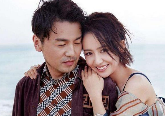 苦熬6年演技才走红的雷佳音，娶同学为妻，家庭幸福成人生赢家