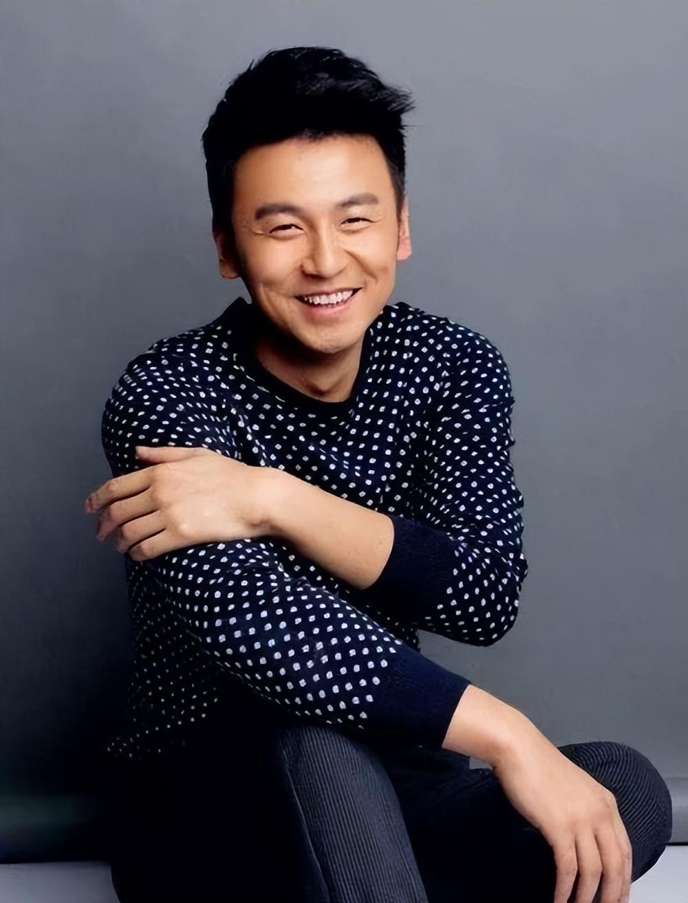 雷佳音荣获“最佳男演员”，荣誉的背后，离不开老婆翟煦飞的支持