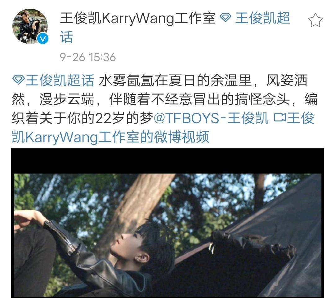 王俊凯出席新活动，红毯生图比官方精修图还好看，身材比例绝了