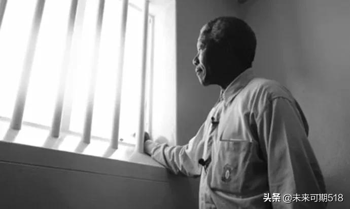 曼德拉简介和事迹（南非黑人总统曼德拉的励志故事）