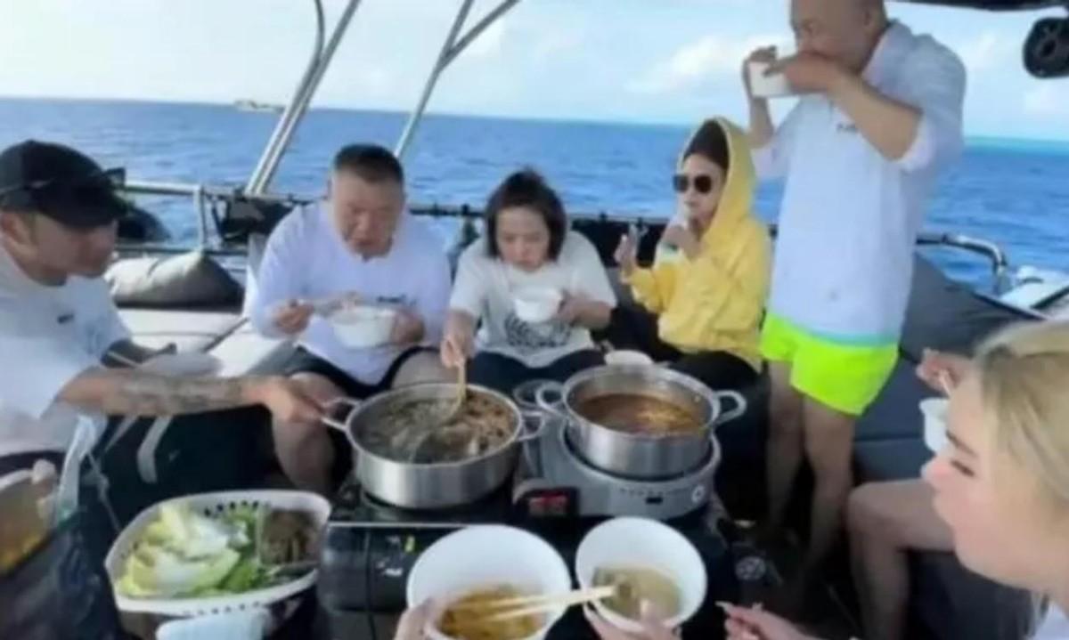 岳云鹏与老婆罕过二人世界，一起跑步背影甜蜜，千万豪宅意外曝光