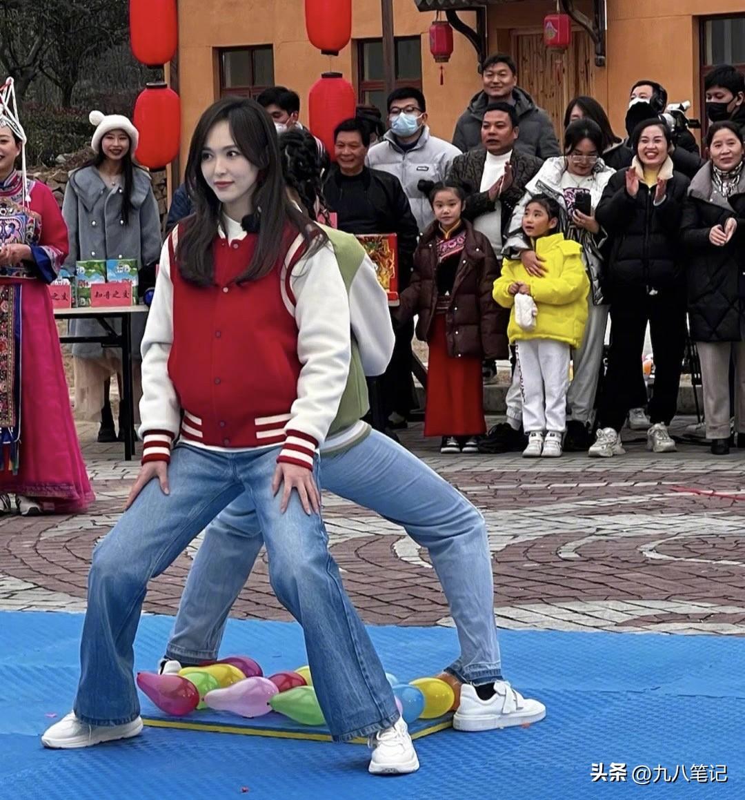 路人视角的唐嫣，生图曝光元气十足！她真的嫁给了爱情