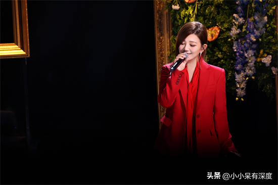 冻龄女神梁静茹晒侧颜照，三婚三离的她掀起了网友的回忆杀