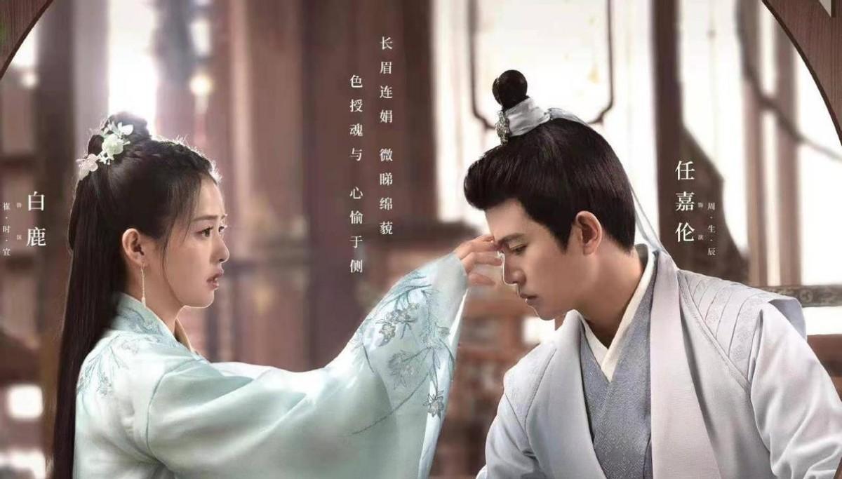 “淘宝模特”白鹿：娱乐圈带闺蜜暴富第一人，后凭魔性笑容出圈