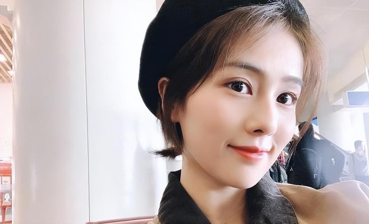 “淘宝模特”白鹿：娱乐圈带闺蜜暴富第一人，后凭魔性笑容出圈