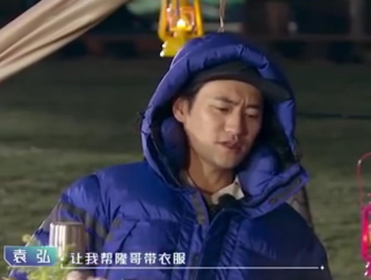 刘诗诗好关心吴奇隆！深夜叮嘱袁弘帮忙带衣服，惹老公感动甜笑