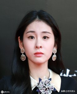 ​明星歌手：张碧晨 代表歌曲《一吻之间》