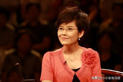 ​央视女主持人王宁，大气沉稳，她总嫌自己不够漂亮，以知性取胜