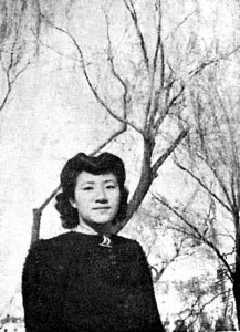​日伪时期和张爱玲齐名的女作家，离婚后作了汉奸的小秘，晚景凄凉