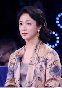 ​中国首位变性人：与大32岁香港富商结婚，丈夫死后留一张报纸拆穿