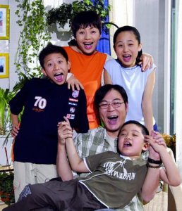 ​杨紫的坎坷情史，身边男人处成了兄弟，32字评价她和张一山关系