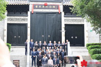 ​霍家大合照：郭晶晶彰显主母地位，何超琼梁安琪不同框