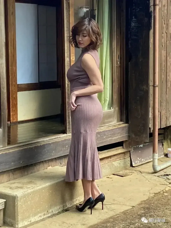 极品御姐美乃すずめ写真分享，业内气质美女老师！