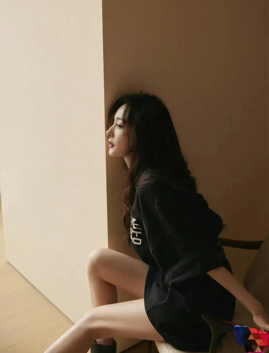 美女明星杨幂：韵味美图写真合集欣赏，依旧风姿绰约,明艳动人