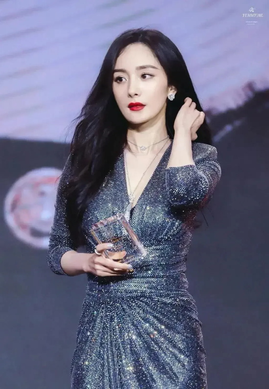 美女明星杨幂：韵味美图写真合集欣赏，依旧风姿绰约,明艳动人