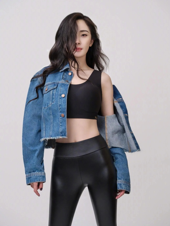 美女明星杨幂：韵味美图写真合集欣赏，依旧风姿绰约,明艳动人