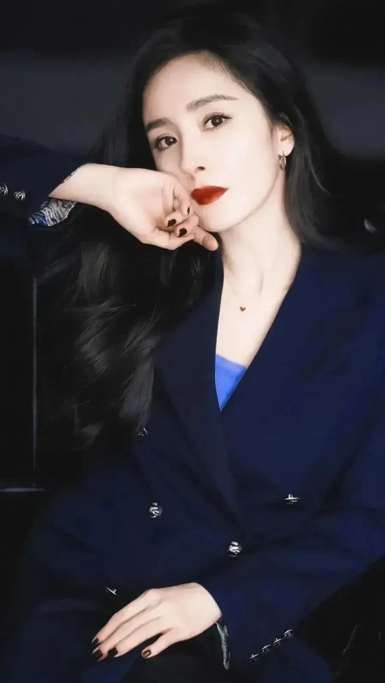 美女明星杨幂：韵味美图写真合集欣赏，依旧风姿绰约,明艳动人
